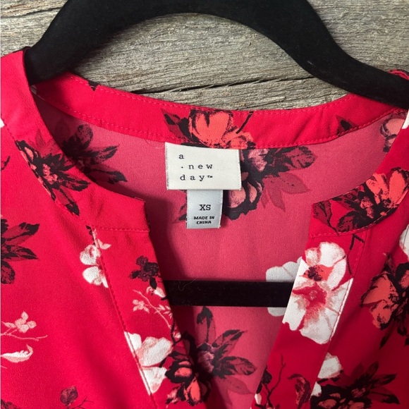 💕3/$25💕 A New Day floral blouse - Picture 2 of 3